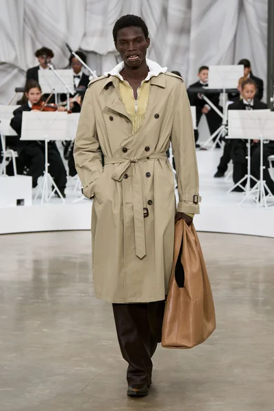 Look 25